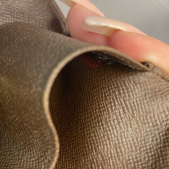 EUC🖤 Louis Vuitton key holder luxury item - Picture 2 of 5